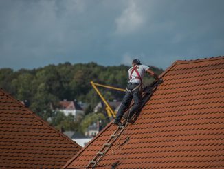 Le nettoyage de la toiture : indispensable pour votre maison