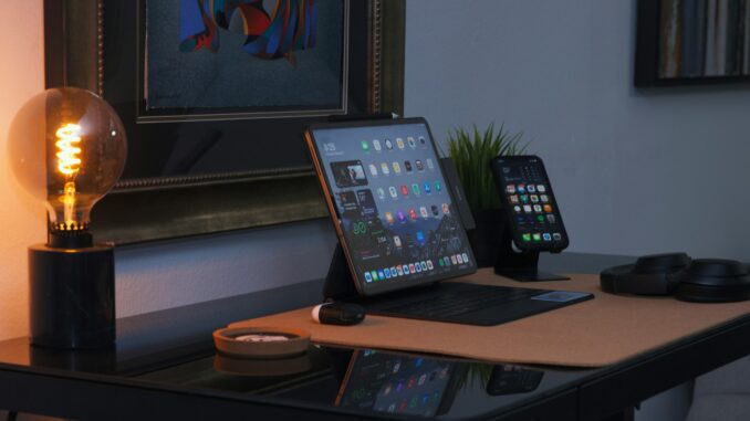 Accessoires high tech au bureau